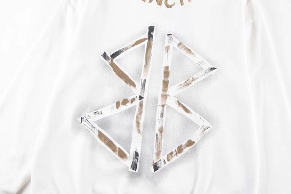 ブランドパーカー側面デザイン